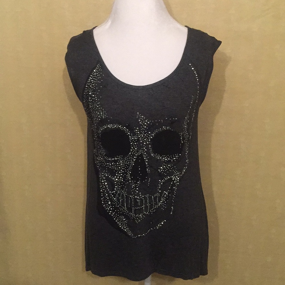 Skull studded top. Hi/Lo